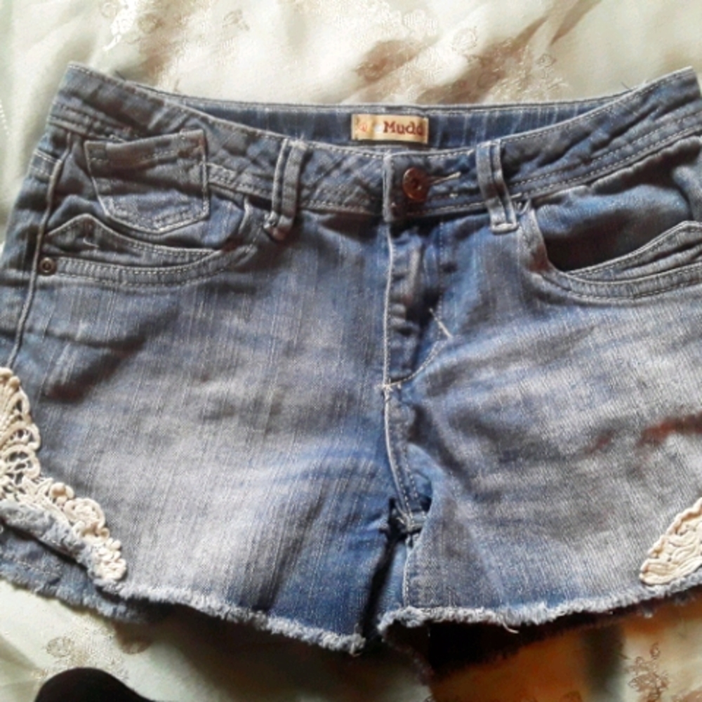 Mudd jean shorts w/lace